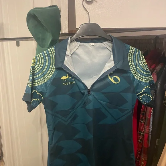 Ray Gun Medium Halloween Costume (Australian breakdancer) - Picture 4 of 6